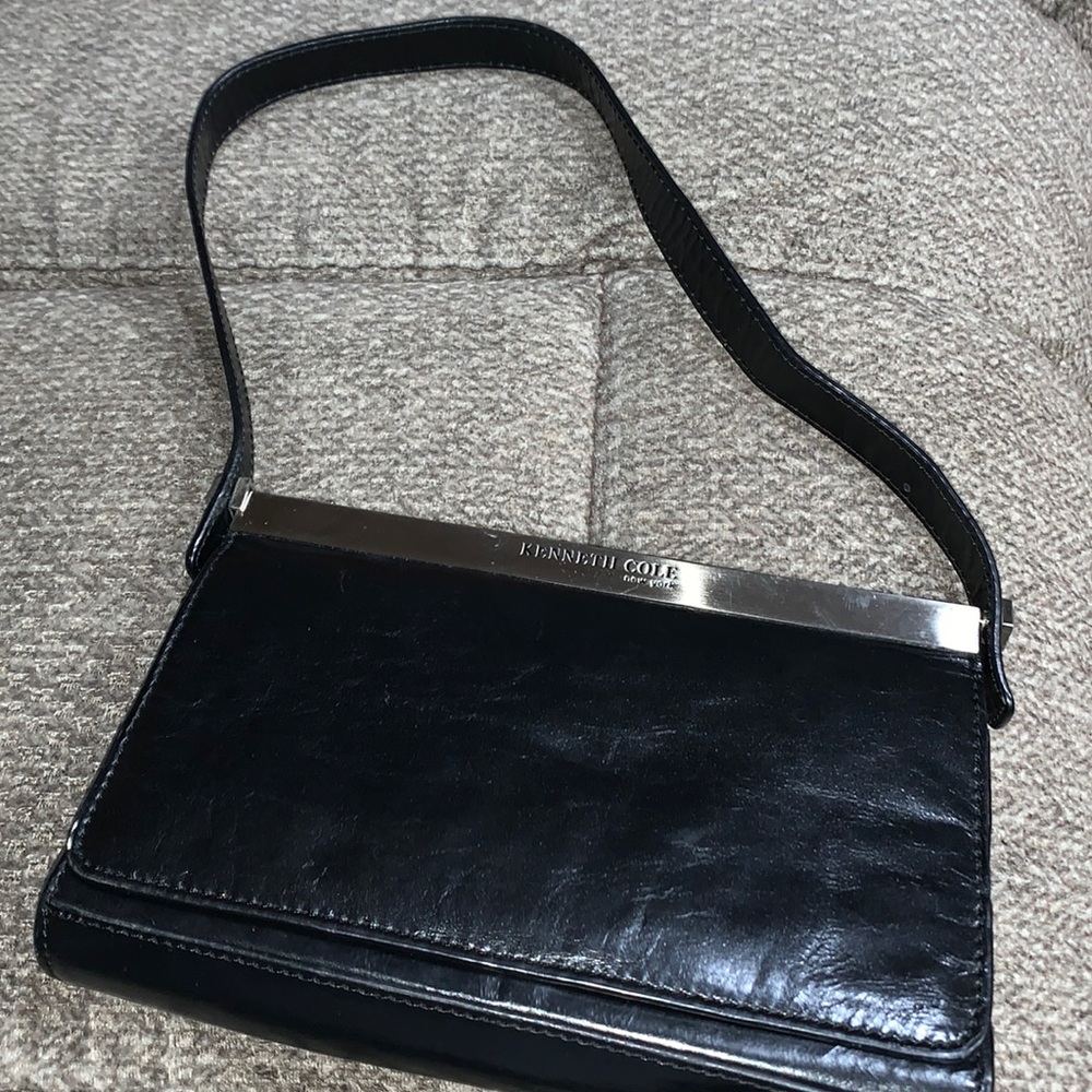 EUC Kenneth Cole black leather purse